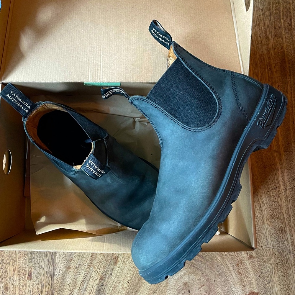 Rustic Black Women’s Blundstones Newish!